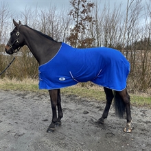 AB fleecetäcken med gjordar Royal Blue